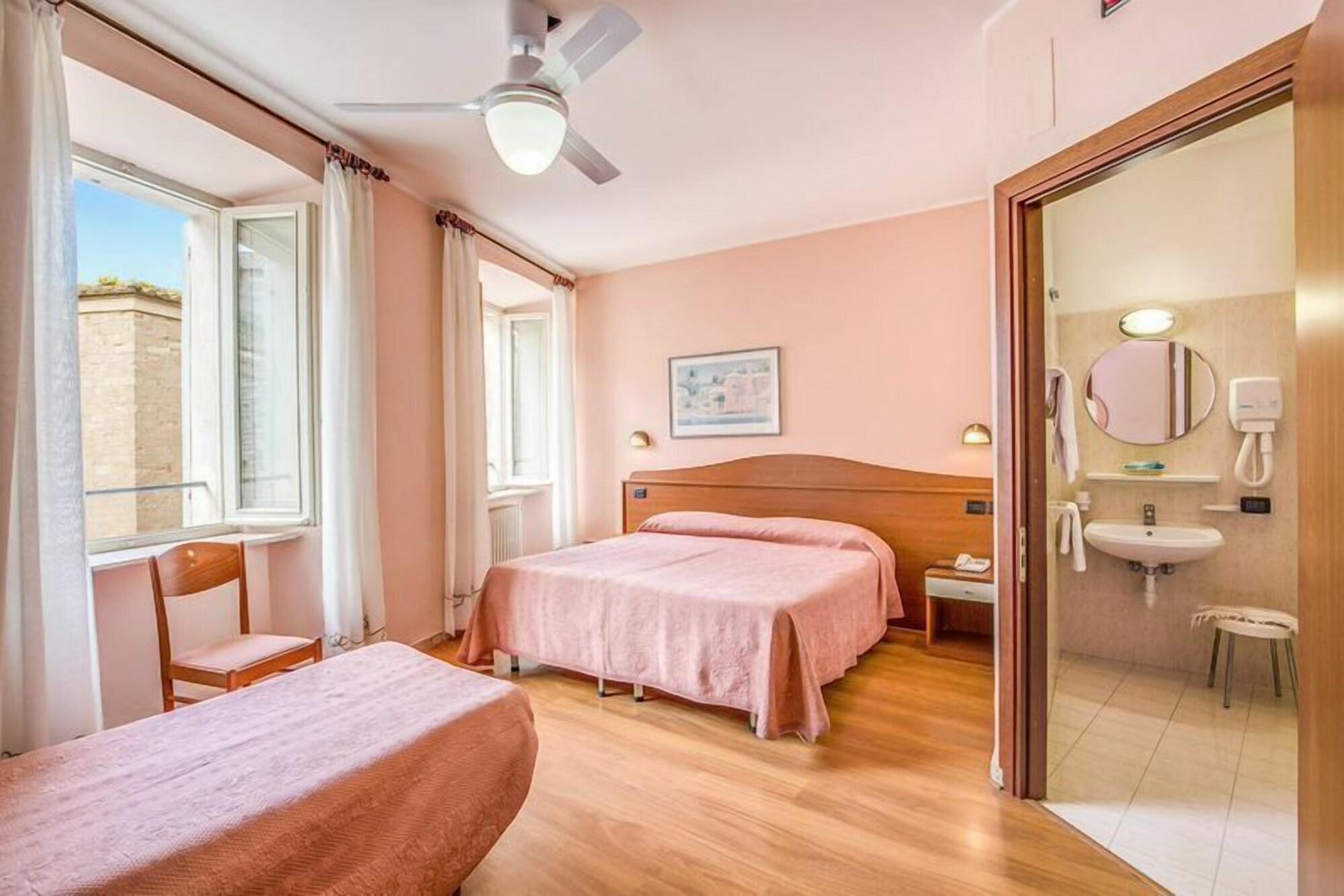 Hotel Roma Ассизи Экстерьер фото