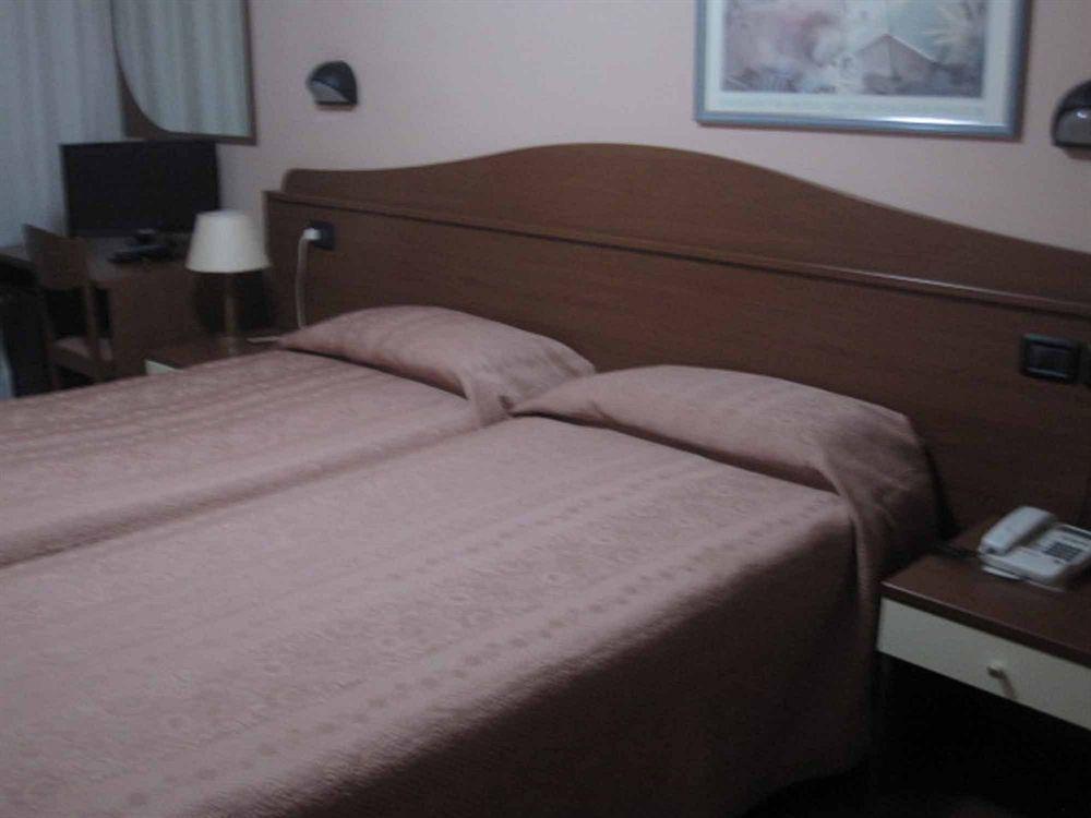 Hotel Roma Ассизи Экстерьер фото